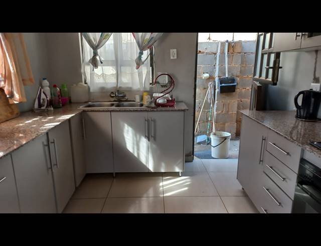 3 BEDROOM HOUSE FOR SALE IN NEWLANDS WEST